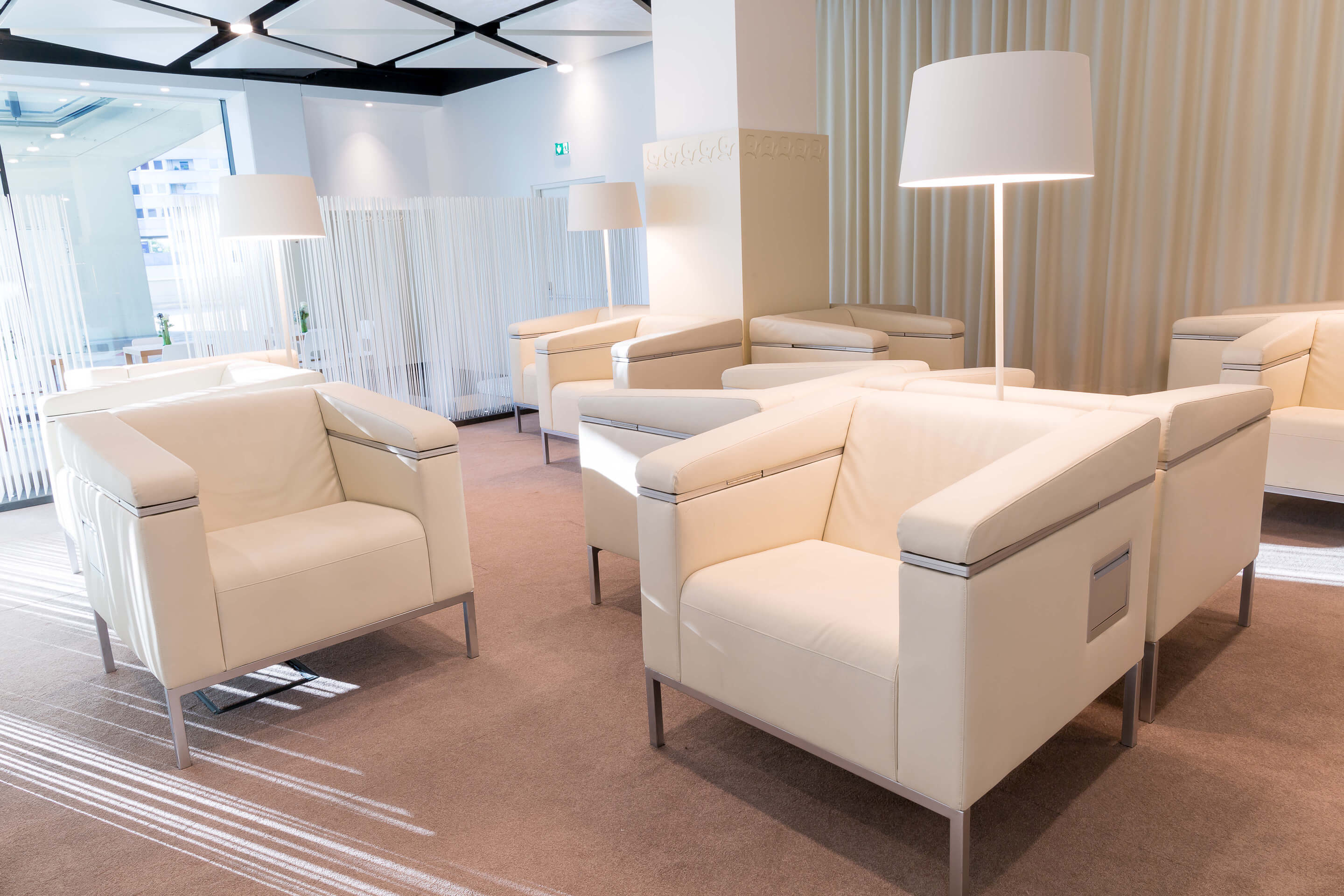 Foto: Raum Level 0 Business Lounge gemütliche Loungemöbel