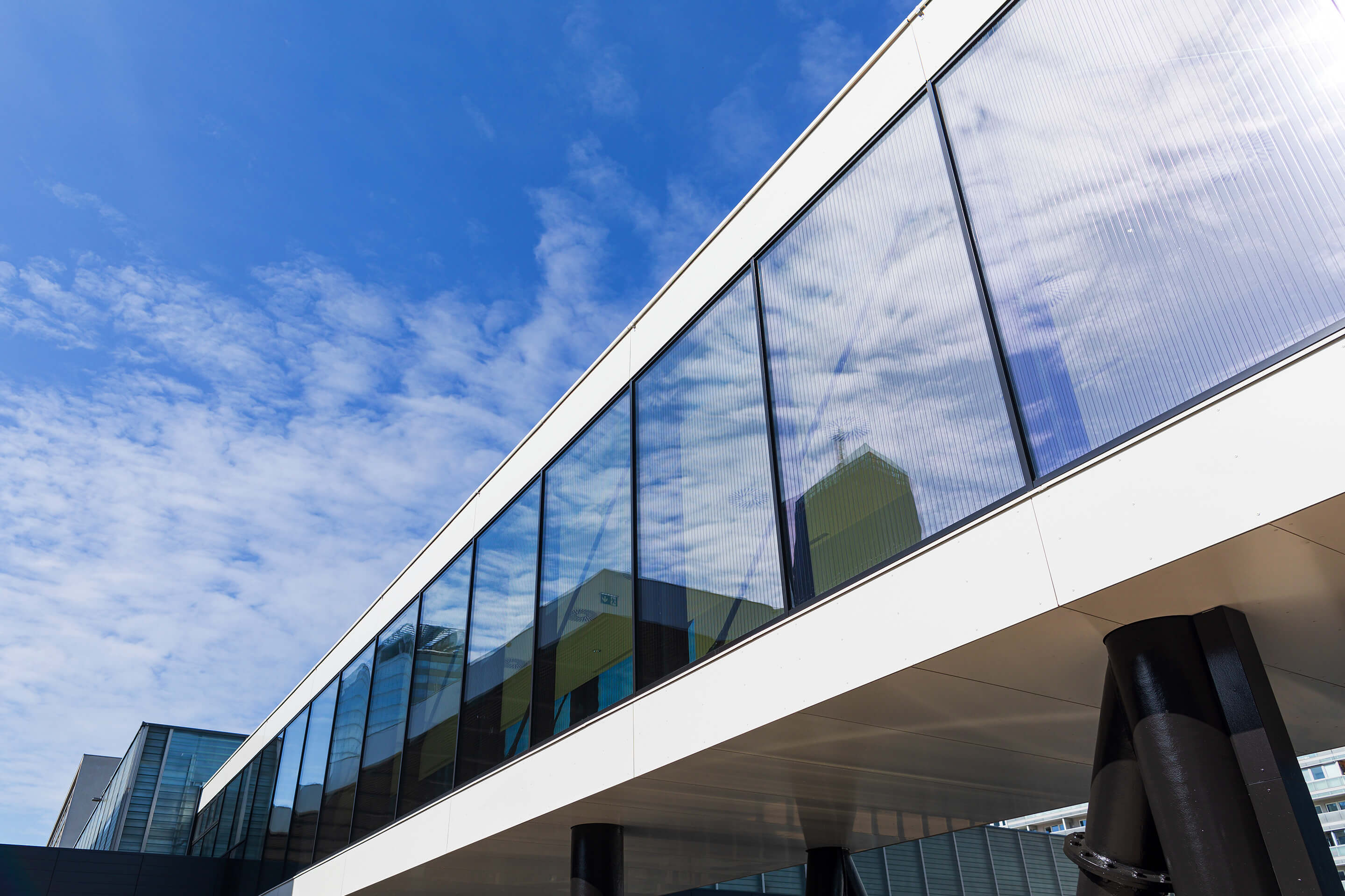 Foto: der neue Panorama-Walk des Austria Center Vienna verbindet die Halle X4 mit dem Hauptgebäude