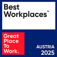 Best Workplaces und Great Place to Work Austria 2025 Logos auf blauem Hintergrund