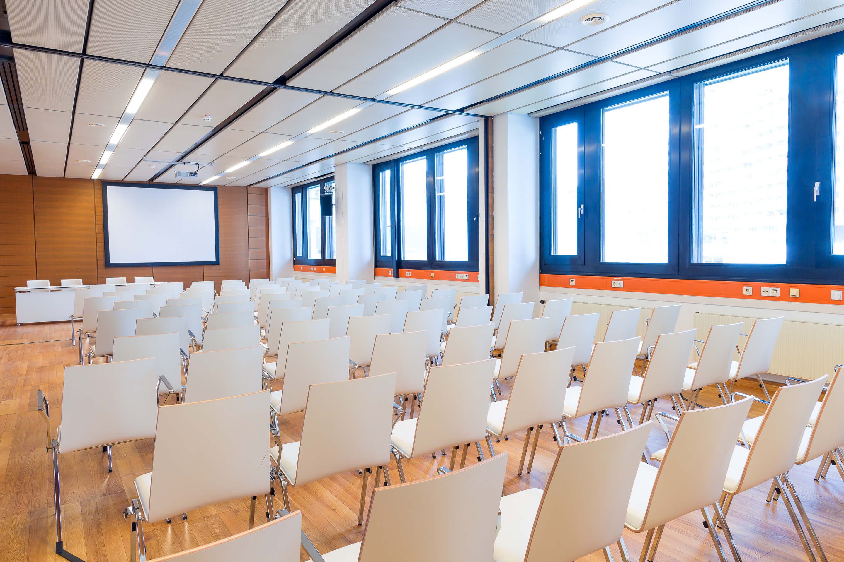 Foto: Meetingraum xlarge Kino-Bestuhlung