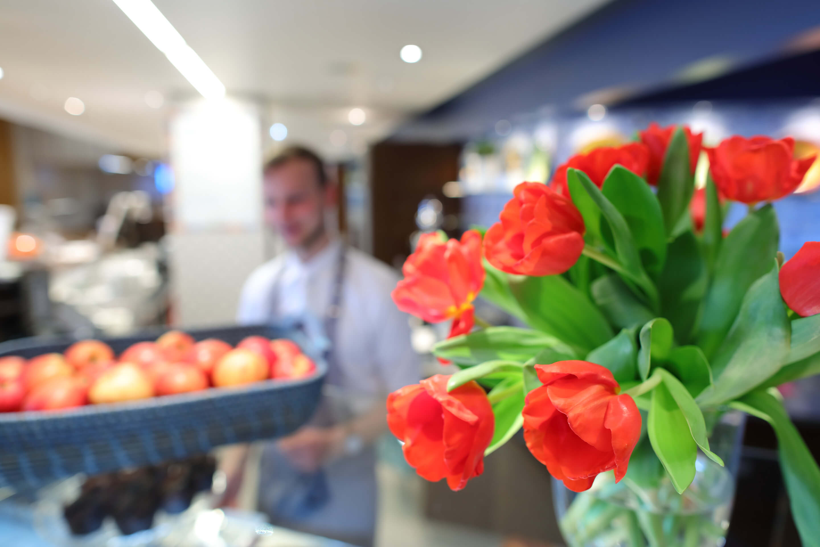 Foto: Äpfel und Blumen Tulpen