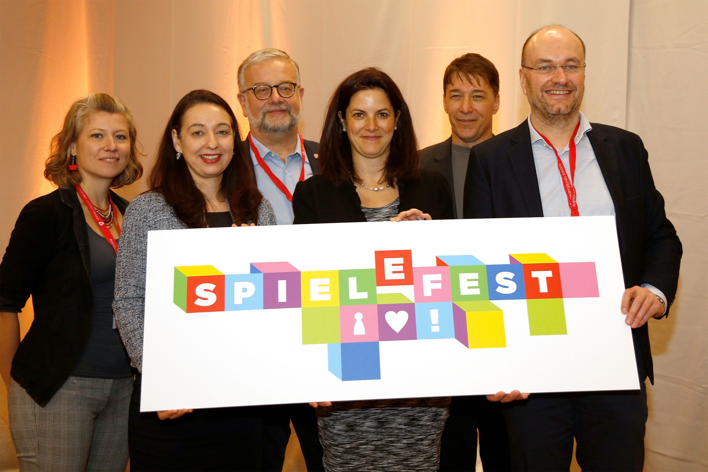 v.l.n.r.: Anita Landgraf, Ines Stilling, Dieter Strehl, Susanne-Baumann-Söllner, Thomas Bareder, Hermann Hutter (Vorsitzender Spielverlag E.V.)