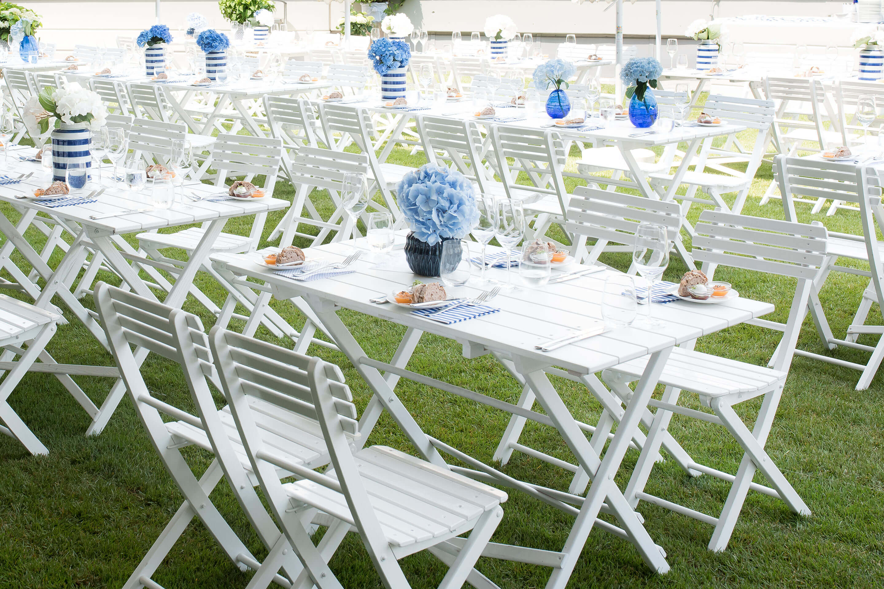 Foto: Bestuhlung Terrasse G Ebene-2 des Austria Center Vienna