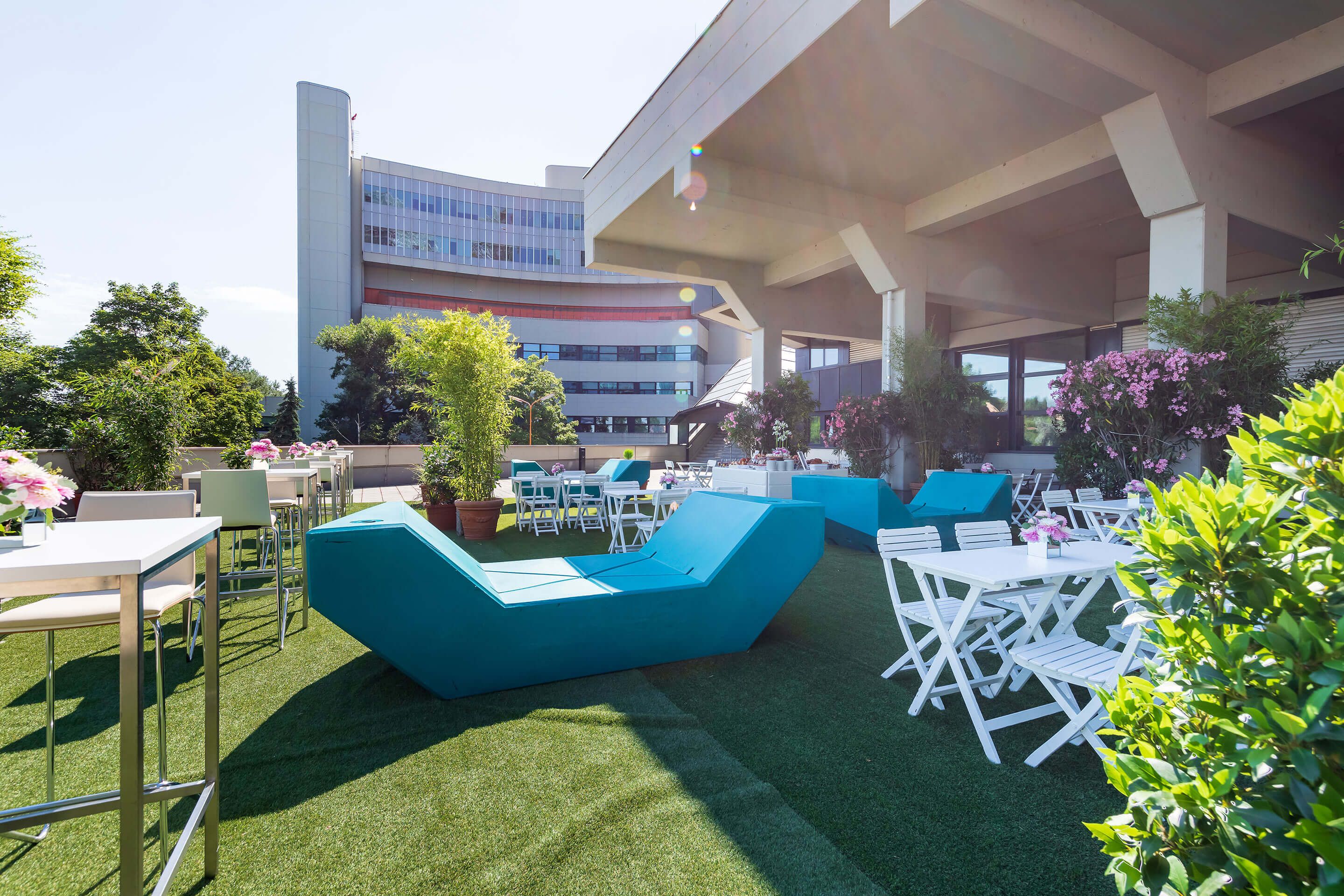 Foto: Terrasse G Blick auf die Uno City Ebene-2 im Austria Center Vienna