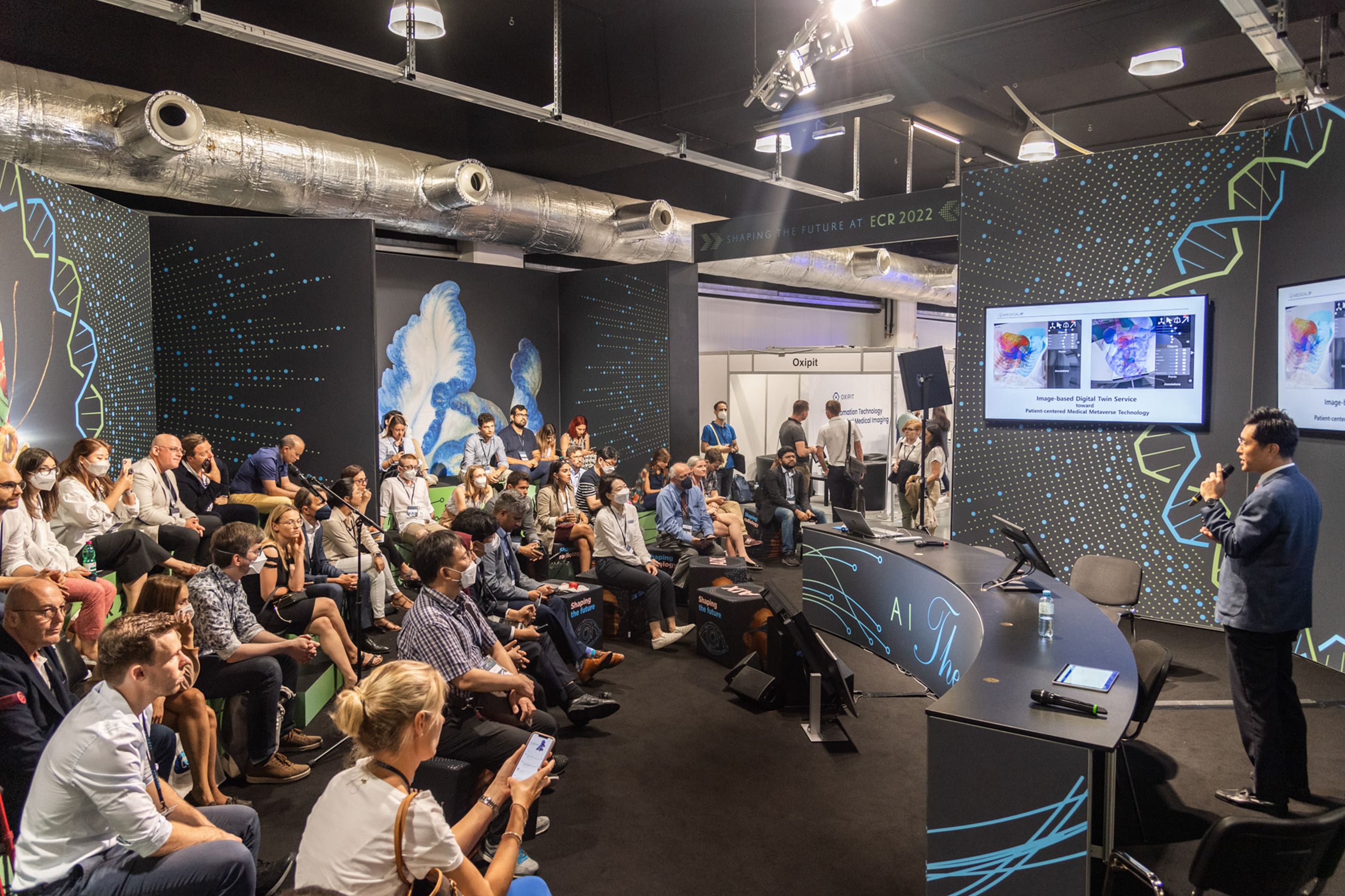 Foto: Vortragender mit Zuhörern am ECR 2022 im Austria Center Vienna