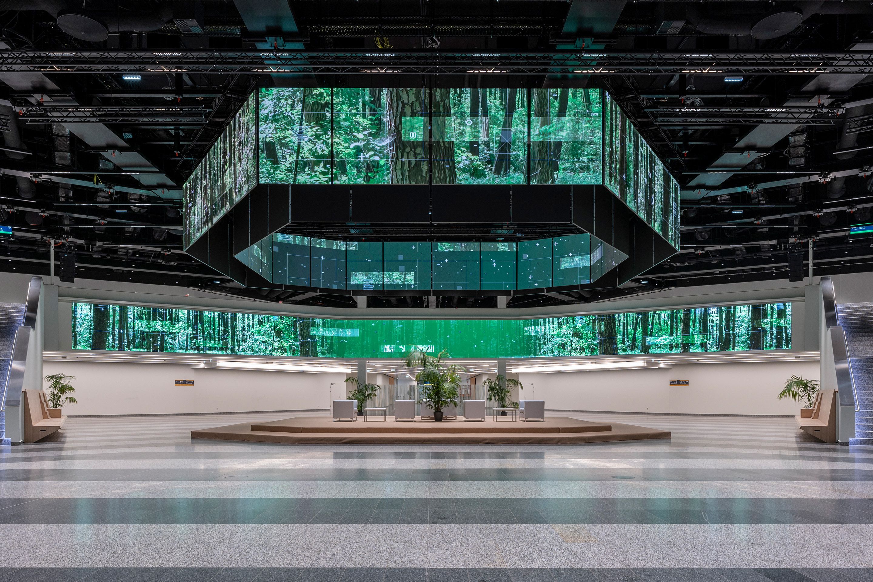 Foto: Eingangshalle LED-Halls grün Austria Center Vienna