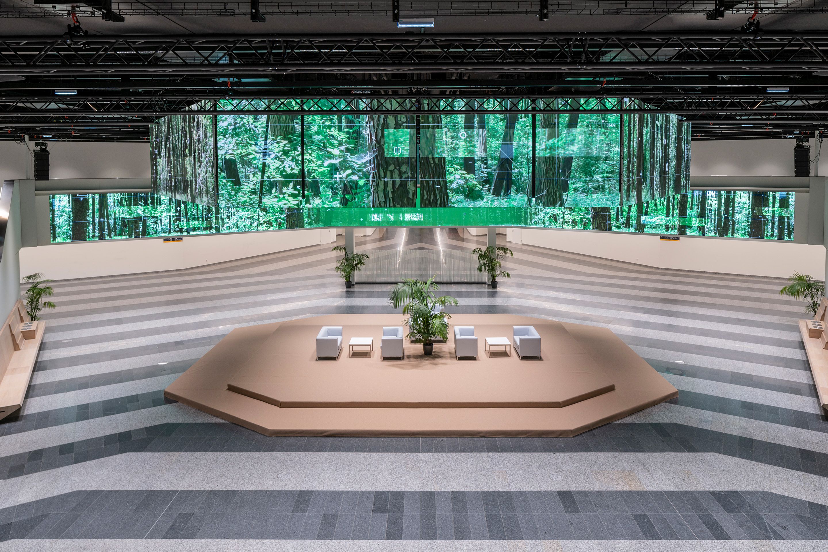 Foto: Eingangshalle LED-Halls grün Austria Center Vienna