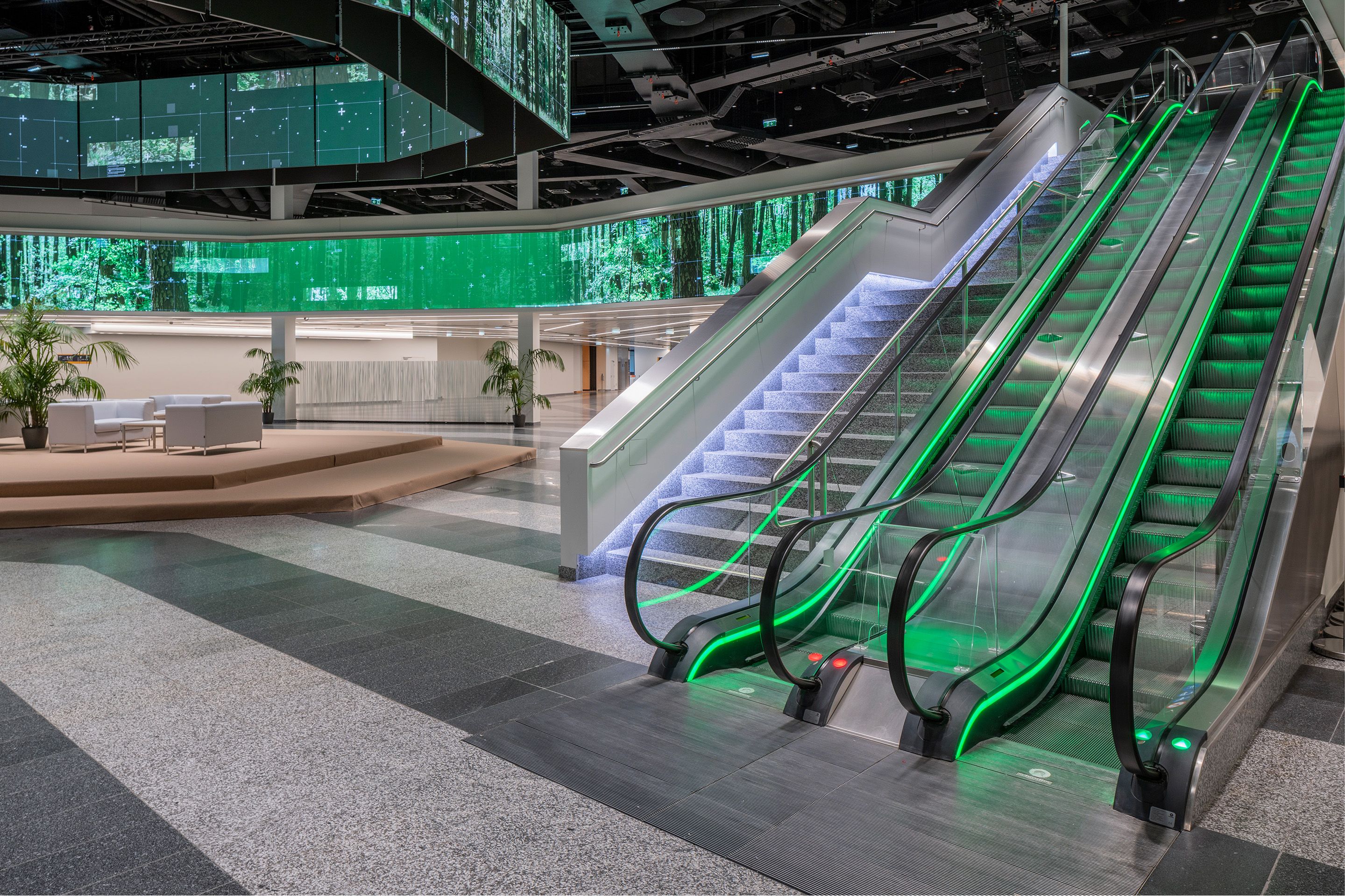 Foto: Eingangshalle LED-Halls grün Austria Center Vienna