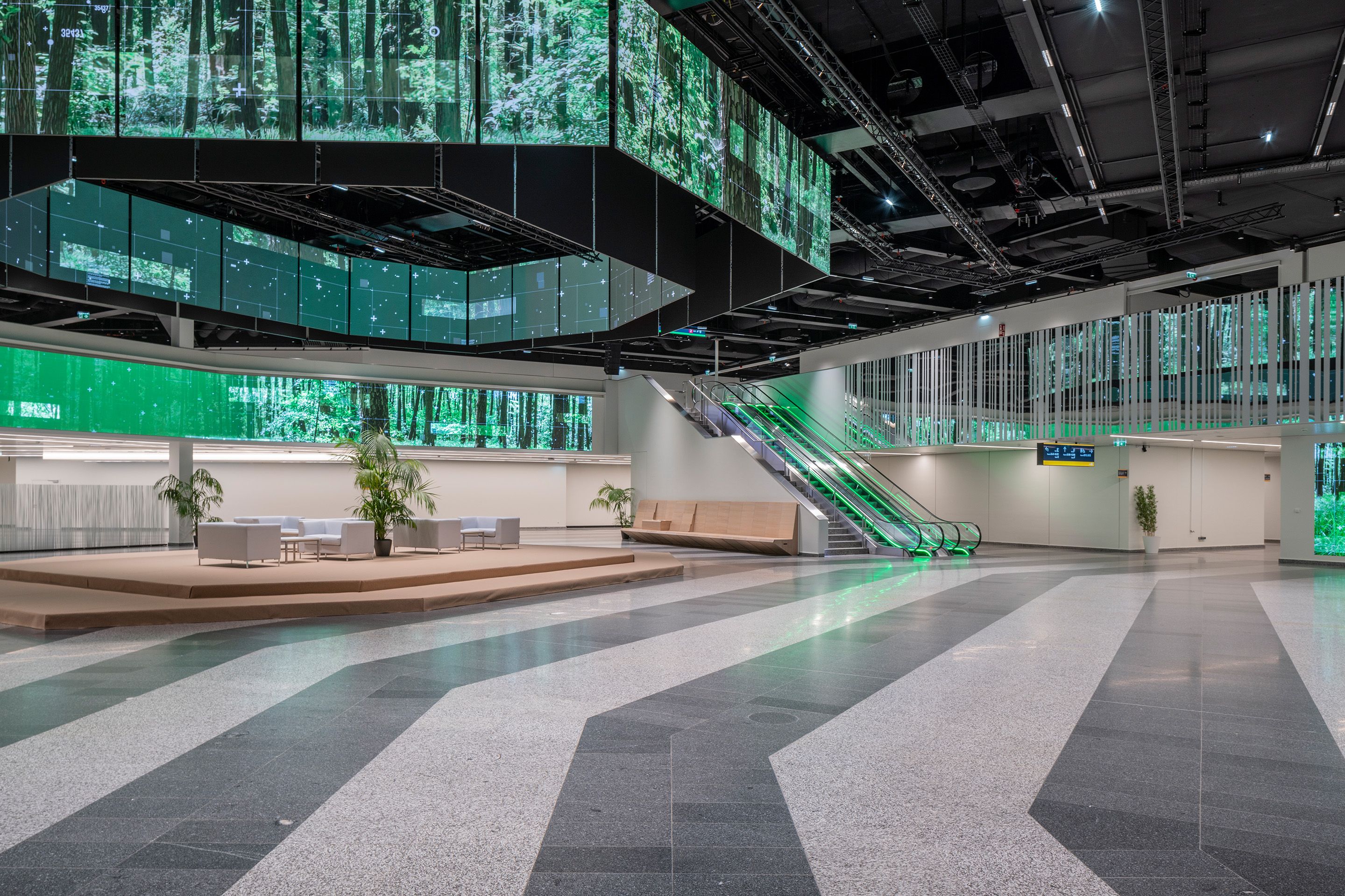 Foto: Eingangshalle LED-Halls grün Austria Center Vienna