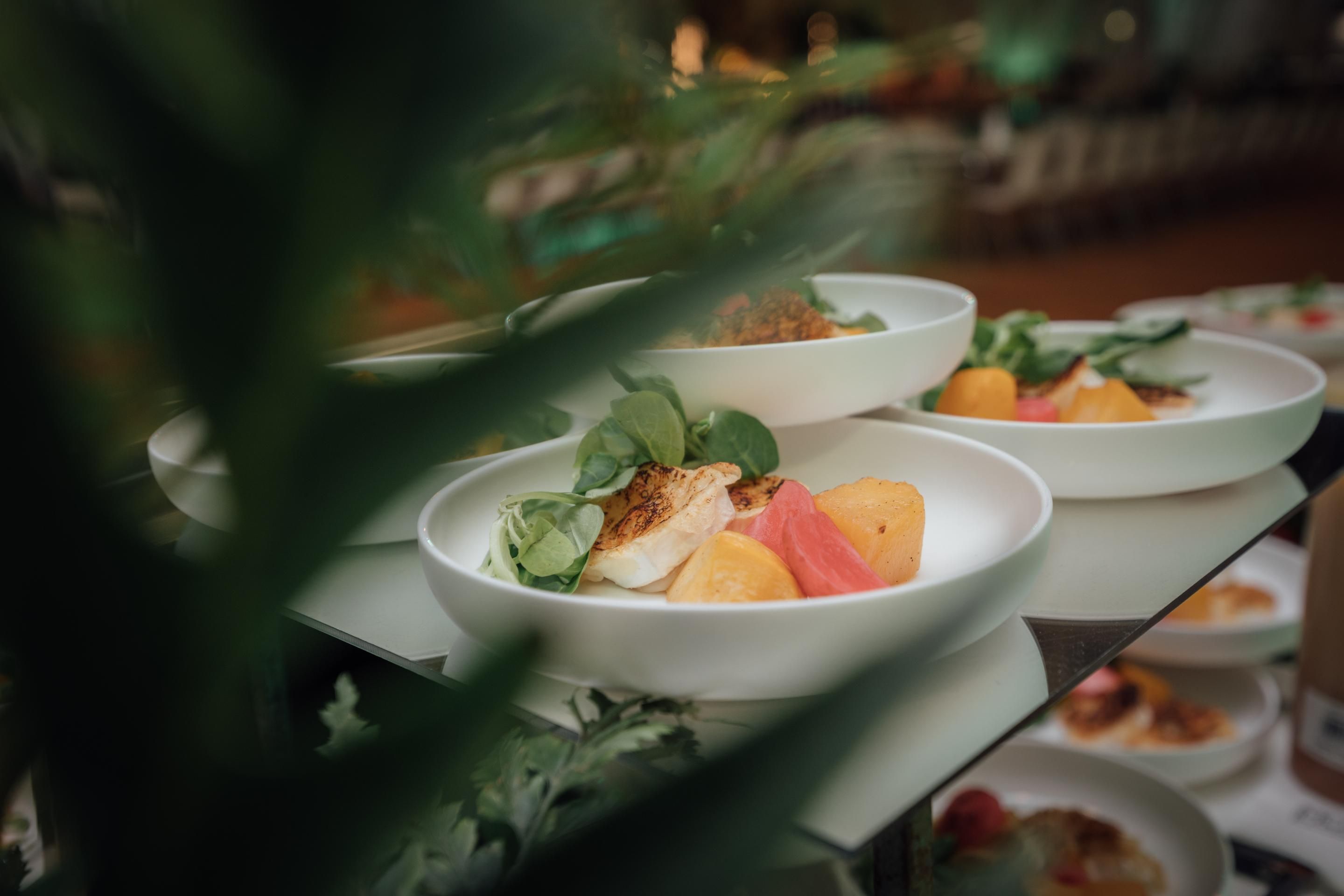 Foto: Teller mit Ziegenkäse und Salat