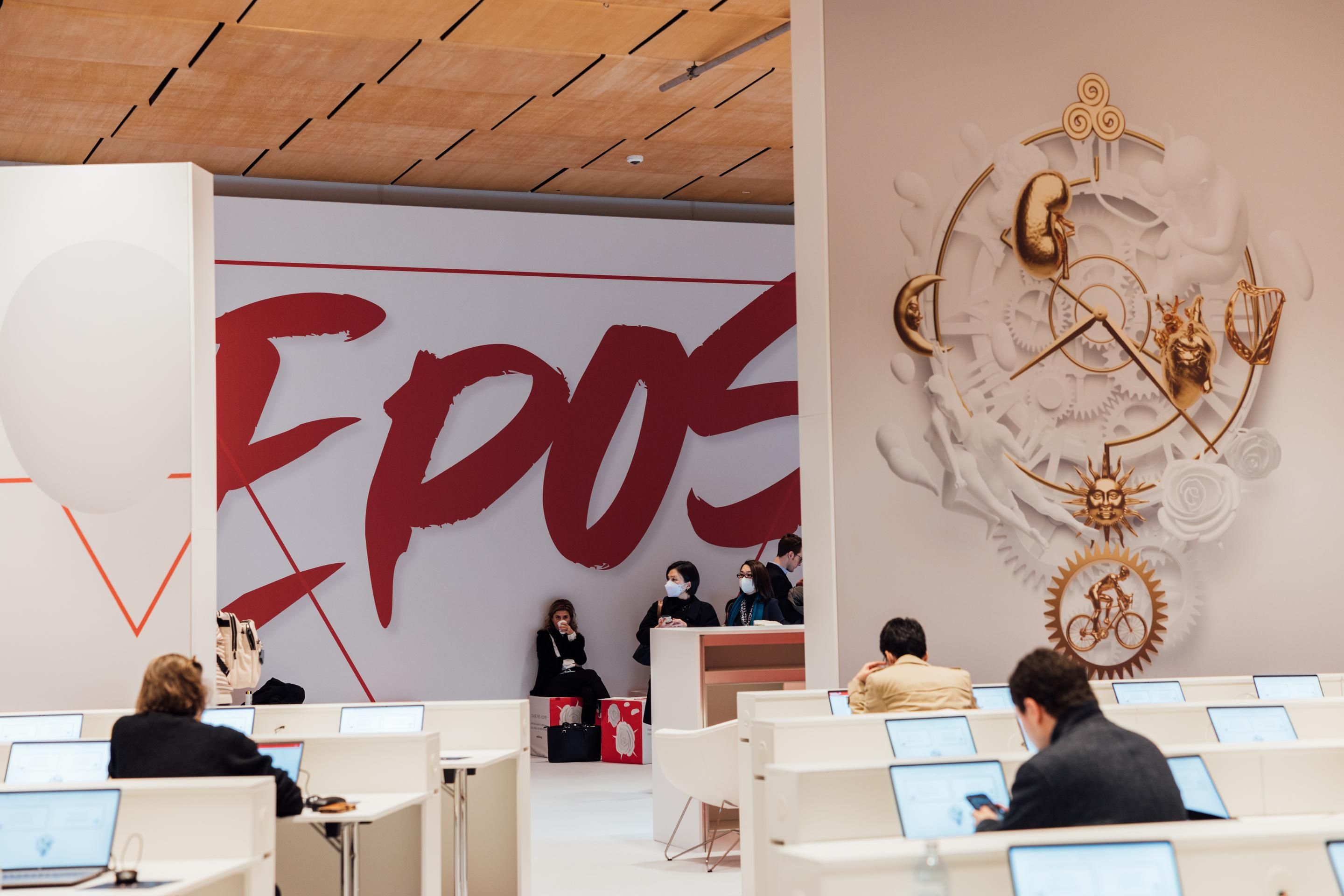 Foto: Networkingbereich mit Menschen weiß