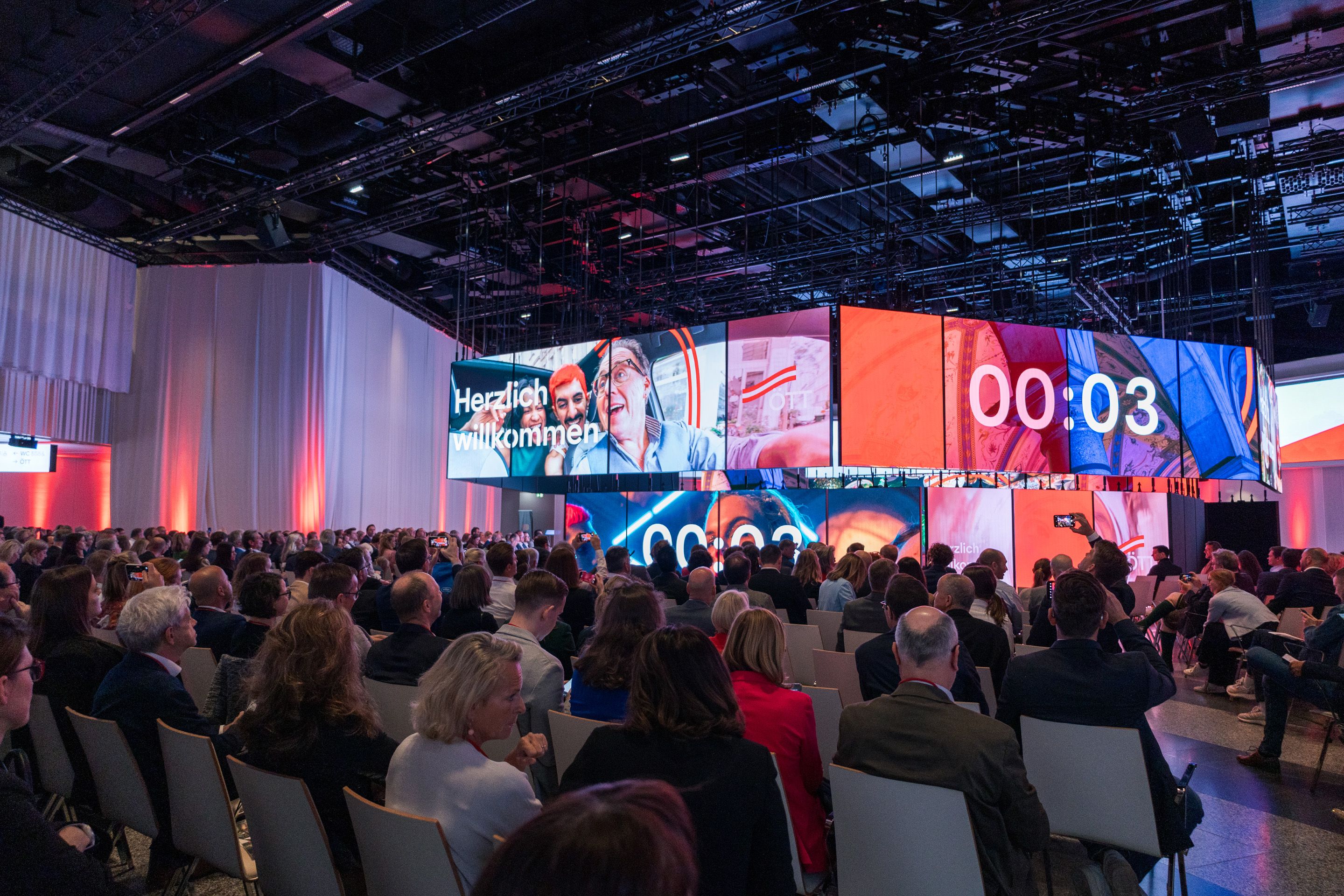 Countdown der polySTAGE mit Publikum am Oesterreichischen Tourismustag 2024 im Austria Center Vienna.
