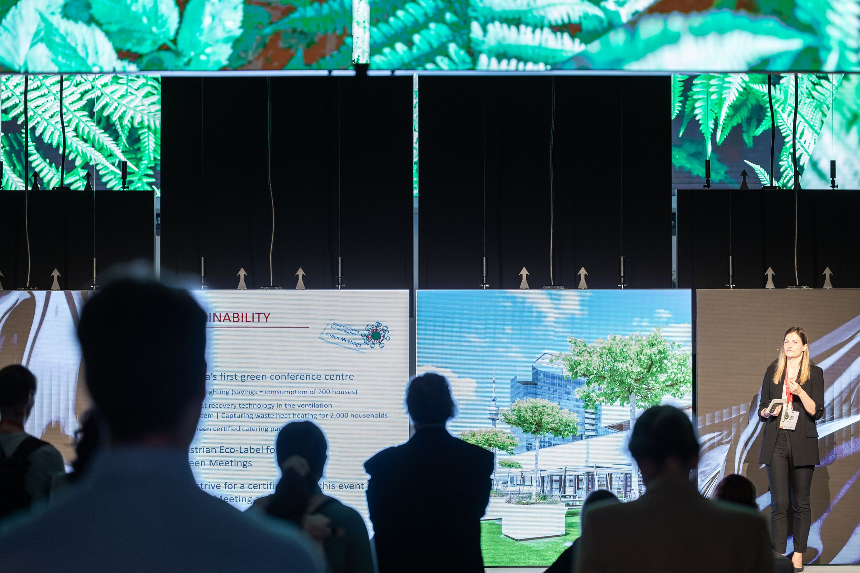 Praesentation auf der polySTAGE durch Karin Stattmann cor Publikum.