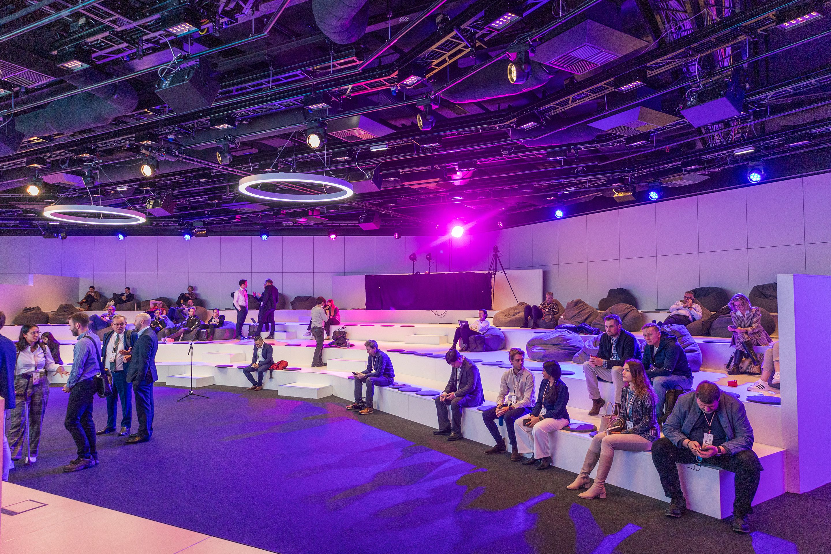 Teilnehmer:innen am ECR 2025 im Saal D1 auf Ebene minus 2 im Austria Center Vienna