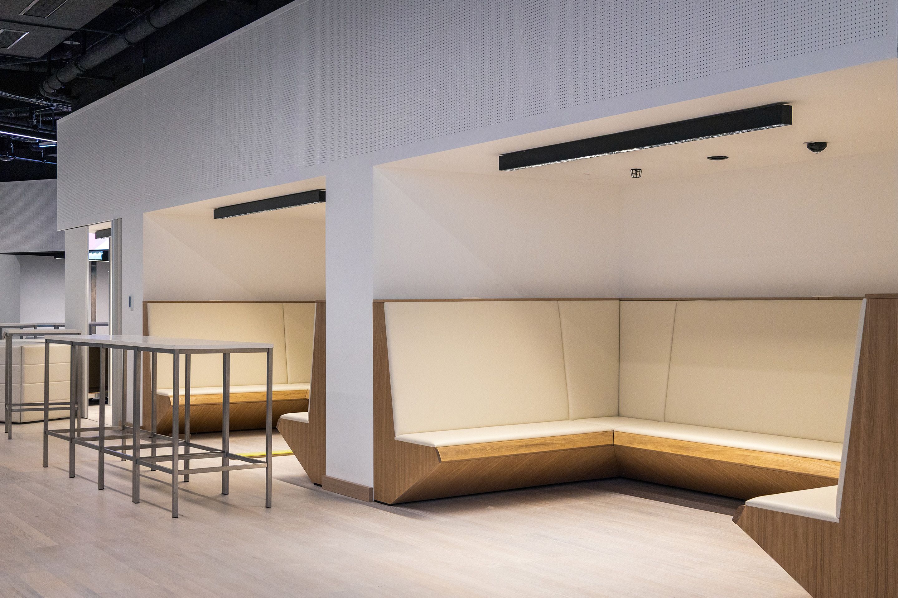 Foyer K auf Level -2 im Austria Center Vienna mit Sitznischen