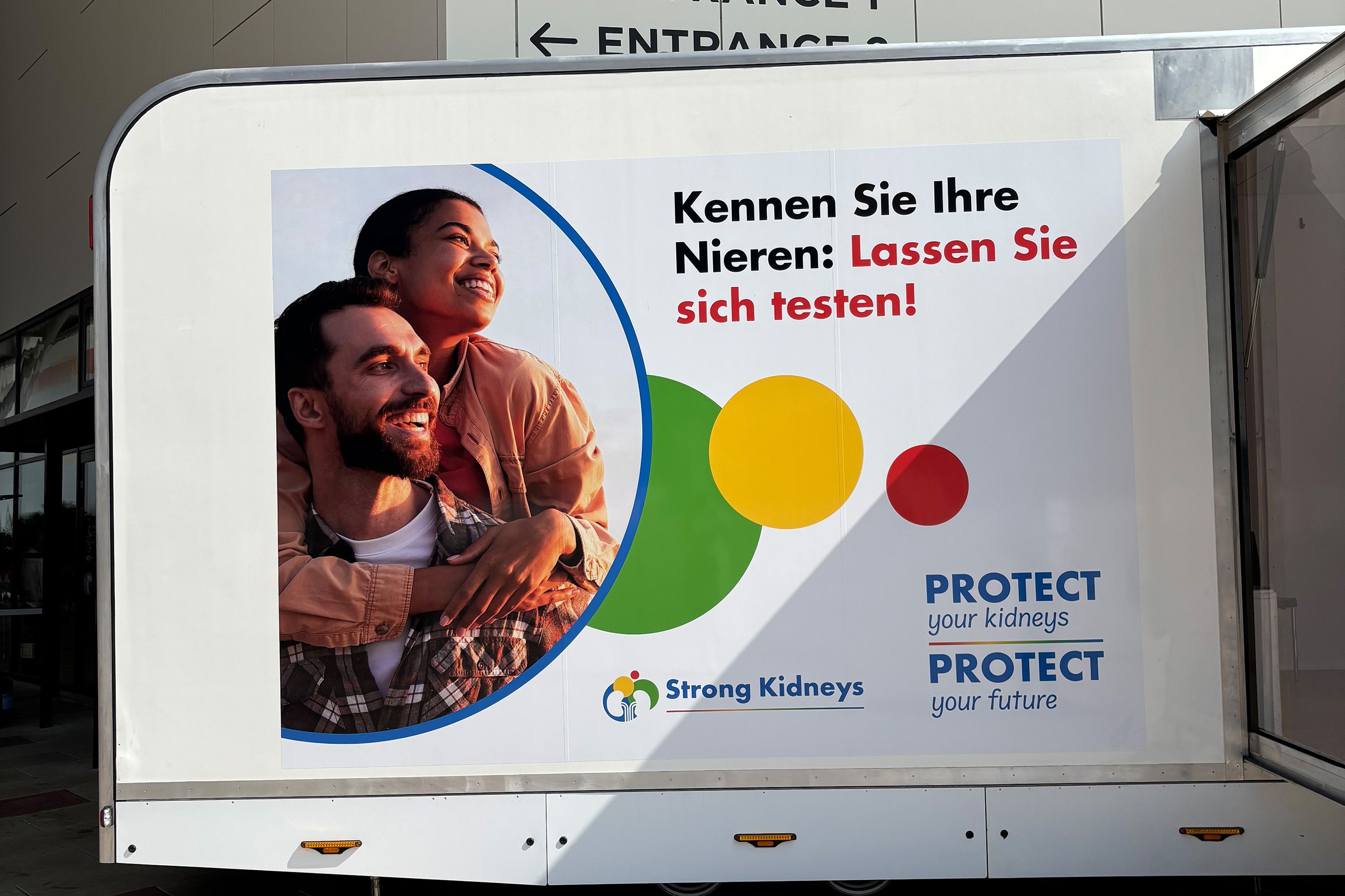 Truck, der zum Nierentest einlädt